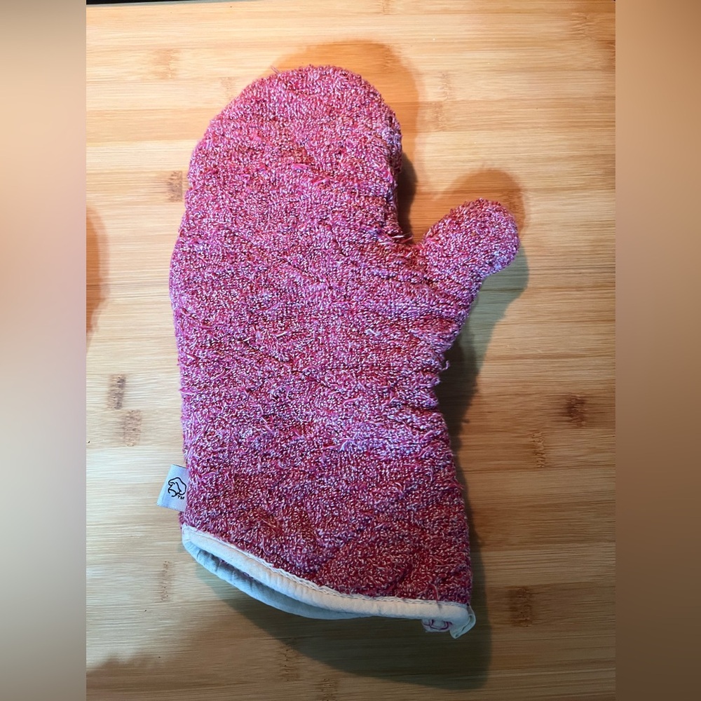 2pc. Set of Pampered Chef Oven Mitt & hot pad w/handle.